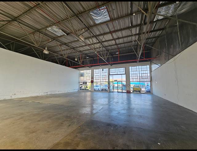 300M² SHOWROOM TO LET IN KRAMERVILLE